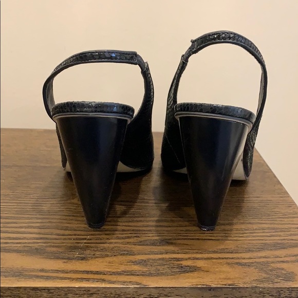 Vince Camuto peep toe chunky heel - Picture 3 of 3